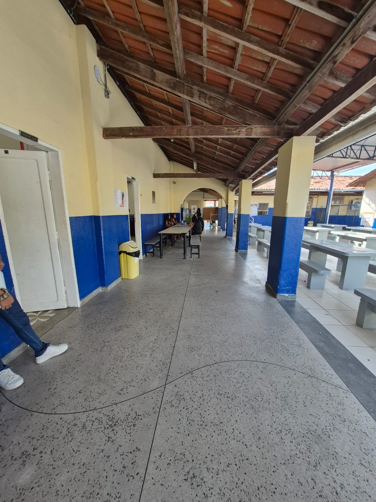 Corredores e estrutura interna da escola
